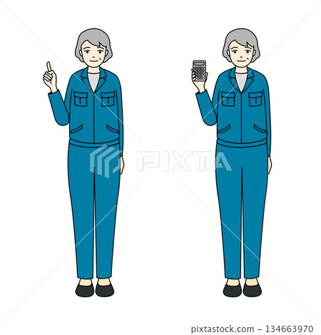 一位身穿藍色工作服的老婦人指著前方，另一位老婦人拿著計算器，這是一張全身插圖。 134663970