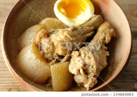 Sweet and spicy stewed chicken wings, radish and eggs Sweet and spicy stewed chicken wings, radish and eggs 134664063