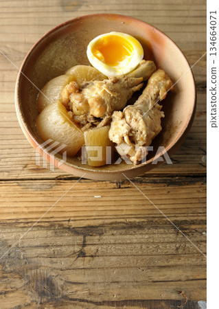 Sweet and spicy stewed chicken wings, radish and eggs Sweet and spicy stewed chicken wings, radish and eggs 134664071