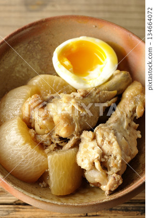 Sweet and spicy stewed chicken wings, radish and eggs Sweet and spicy stewed chicken wings, radish and eggs 134664072