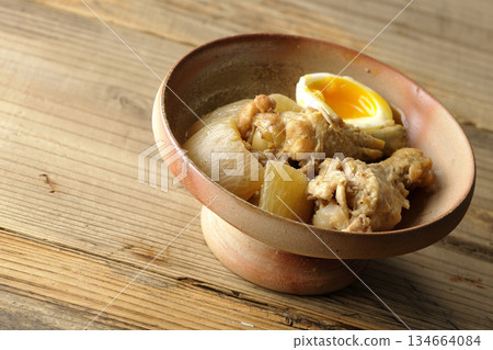 甜辣燉雞翅佐蘿蔔和蛋 134664084