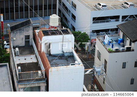 Roof of building 134665004