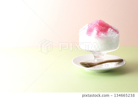 草莓糖漿刨冰 134665238