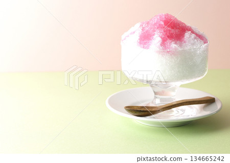 草莓糖漿刨冰 草莓糖漿刨冰 134665242