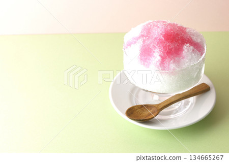 草莓糖漿刨冰 草莓糖漿刨冰 134665267