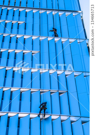 Tokyo cityscape in Japan: "Ninja" appears in Ginza at the end of the year! Cleaning the windows of buildings... Year-end cleaning... = 23rd Tokyo cityscape in Japan: "Ninja" appears in Ginza at the end of the year! Cleaning the windows of buildings... Year-end cleaning... = 23rd 134665713