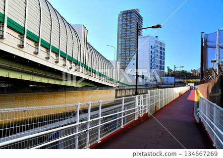 Horifunabashi Bridge / Upstream from the Shakujii River / Looking toward Yarimizobashi Bridge and Oji Station (Kita Ward, Tokyo) [December 2025] 134667269
