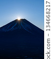 Spectacular winter scenery: Diamond Fuji (Ryūgatake), available only during the New Year holidays 134668217