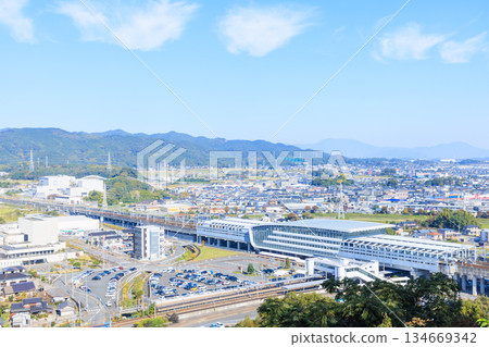新鳥棲站的秋景及鳥棲市的城市景觀，佐賀縣鳥棲市 134669342