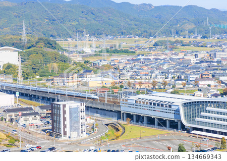 新鳥棲站的秋景及鳥棲市的城市景觀,佐賀縣鳥棲市 新鳥棲站的秋景及鳥棲市的城市景觀,佐賀縣鳥棲市 134669343