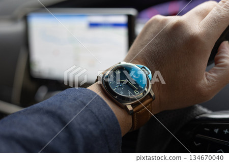 Luxury watch 134670040