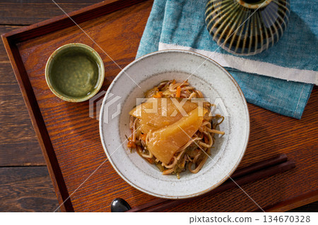 Matsumae pickled herring roe and a side dish to go with sake 134670328