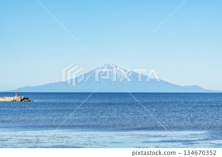 北海道稚內 - 從稚內眺望利尻島 134670352