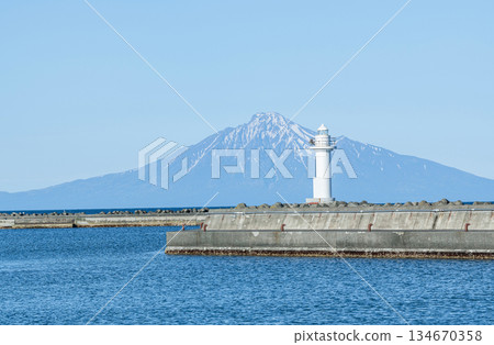 北海道稚內 - 從稚內眺望利尻島 134670358