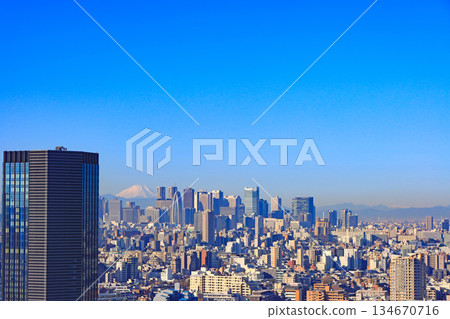 Shinjuku-ku, Tokyo, scenery of Mt. Fuji and Shinjuku subcenter skyscraper district Shinjuku-ku, Tokyo, scenery of Mt. Fuji and Shinjuku subcenter skyscraper district 134670716
