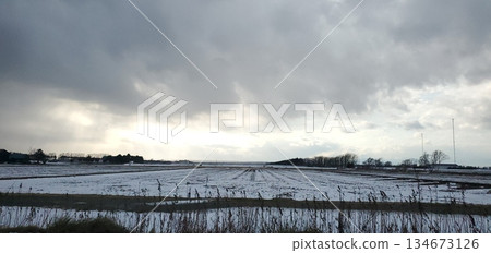 早上下了雪 134673126