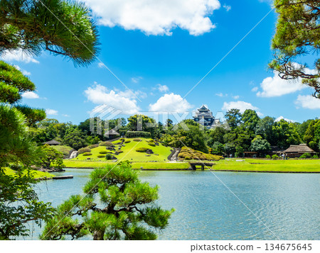 岡山之夏:後樂園、澤之池、由神山、岡山城的清爽景色 岡山之夏:後樂園、澤之池、由神山、岡山城的清爽景色 134675645