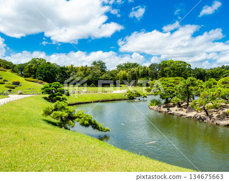 Summer in Okayama: Refreshing scenery of Korakuen Garden and the beautifully curved shoreline Summer in Okayama: Refreshing scenery of Korakuen Garden and the beautifully curved shoreline 134675663