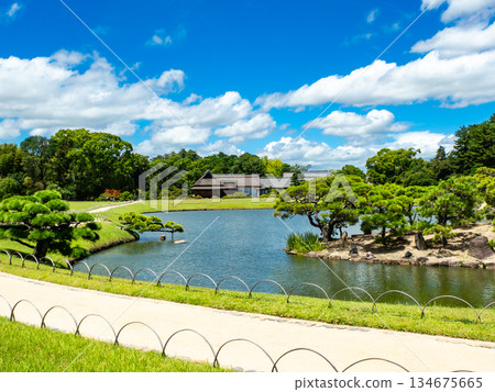 Summer in Okayama: Refreshing scenery of Korakuen Garden and the beautifully curved shoreline Summer in Okayama: Refreshing scenery of Korakuen Garden and the beautifully curved shoreline 134675665