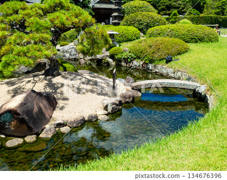 岡山的夏天：後樂園、溪流和石橋的清爽景色 134676396