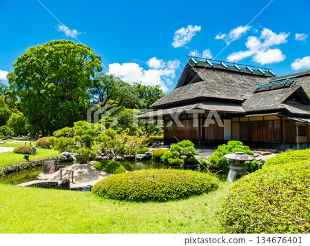 Summer in Okayama: Refreshing scenery of Korakuen Garden, blue skies and Enyotei Summer in Okayama: Refreshing scenery of Korakuen Garden, blue skies and Enyotei 134676401
