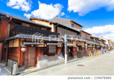 [Kyoto Prefecture] Gion (Hanamikoji) on a clear day 134676860