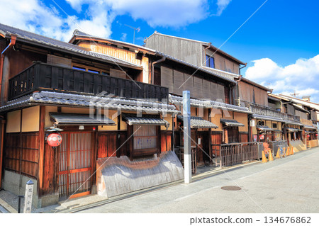 [Kyoto Prefecture] Gion (Hanamikoji) on a clear day 134676862