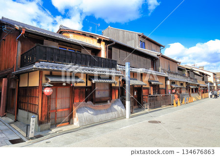 [Kyoto Prefecture] Gion (Hanamikoji) on a clear day 134676863