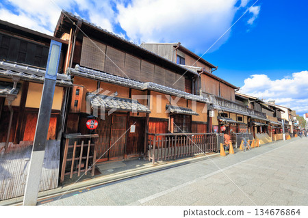 [Kyoto Prefecture] Gion (Hanamikoji) on a clear day 134676864