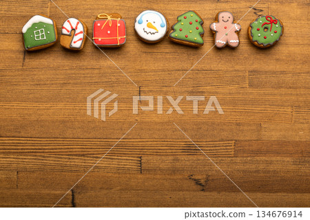 Christmas gingerbread cookies top border with copy space Christmas gingerbread cookies top border with copy space 134676914