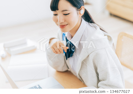 高中學生在線學習 134677027