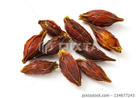 白色背景上的梔子花 白色背景上的梔子花 134677243