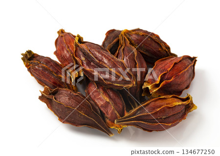 白色背景上的梔子花 134677250