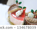 Cake photos that create a Christmas atmosphere 134678039
