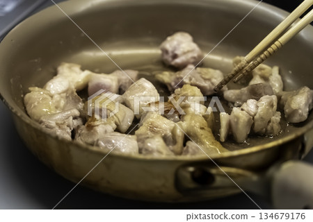 炸雞 炸雞 134679176