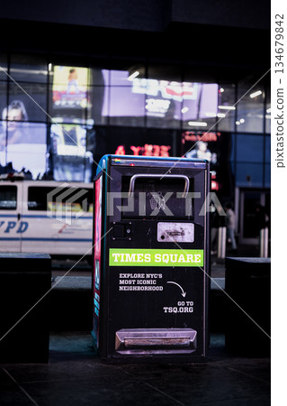 時代廣場的垃圾桶 134679842