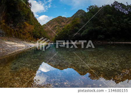Autumn leaves of Mie Prefecture Kaoru Riki 134680155