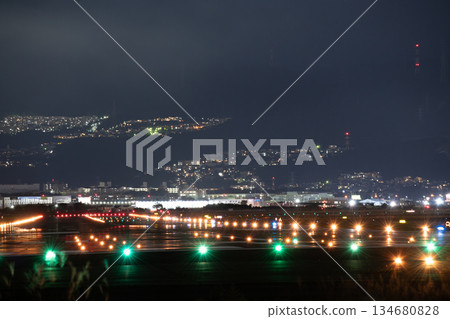飛機:大阪國際機場(伊丹機場) 飛機:大阪國際機場(伊丹機場) 134680828