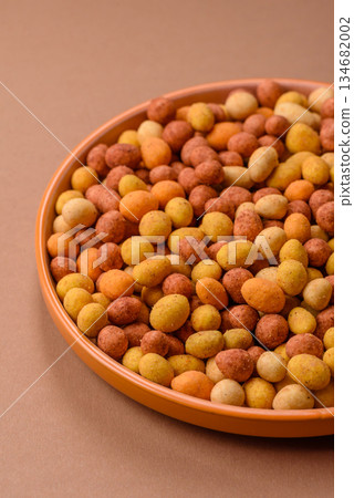 Food, nuts coated with salt and paprika, peanuts as a source of protein. Salted peanuts Food, nuts coated with salt and paprika, peanuts as a source of protein. Salted peanuts 134682002