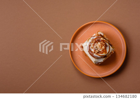 Cinnabon, a sweet cinnamon pastry, a high calorie bun or roll. Cinnabon with cinnamon Cinnabon, a sweet cinnamon pastry, a high calorie bun or roll. Cinnabon with cinnamon 134682180