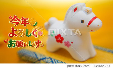 White horse figurine New Year's card (Year of the Horse material) 134685284