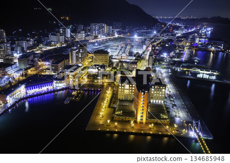 門司湖復古餐廳美麗的夜景,被選為日本夜景遺產(福岡縣北九州市) 門司湖復古餐廳美麗的夜景,被選為日本夜景遺產(福岡縣北九州市) 134685948