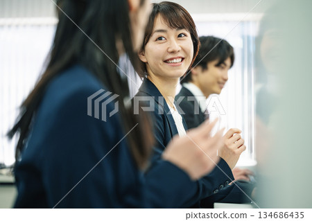 Young woman talking to a colleague in the office 134686435