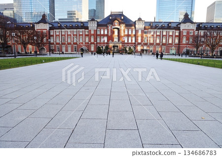 早上東京站丸之內出口 134686783