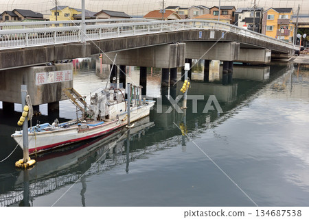 View of the fishing port at the mouth of the Ebi River in Funabashi 134687538