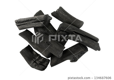 透明背景上的備長炭(png) 透明背景上的備長炭(png) 134687606