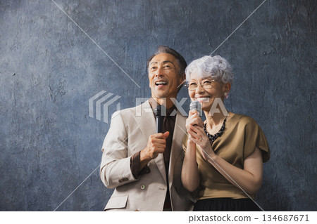 Smiling senior couple with arms crossed 134687671