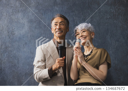 Smiling senior couple with arms crossed 134687672