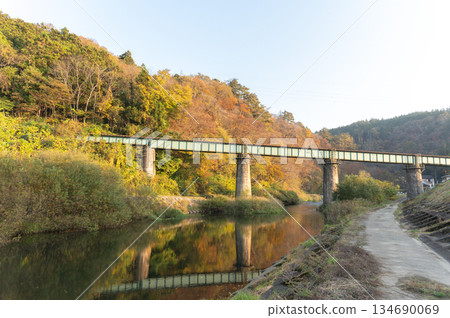 大船渡線上的綾比溪橋橫跨佐鐵川 大船渡線上的綾比溪橋橫跨佐鐵川 134690069