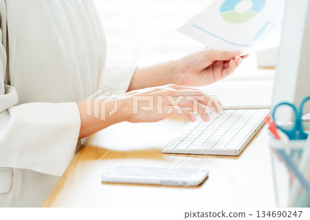 Business woman's hand operating a personal computer 134690247